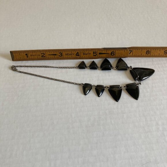 Vintage Jewelry Set Lucite Arrowhead Necklace And Screw On Earring - Picture 8 of 9